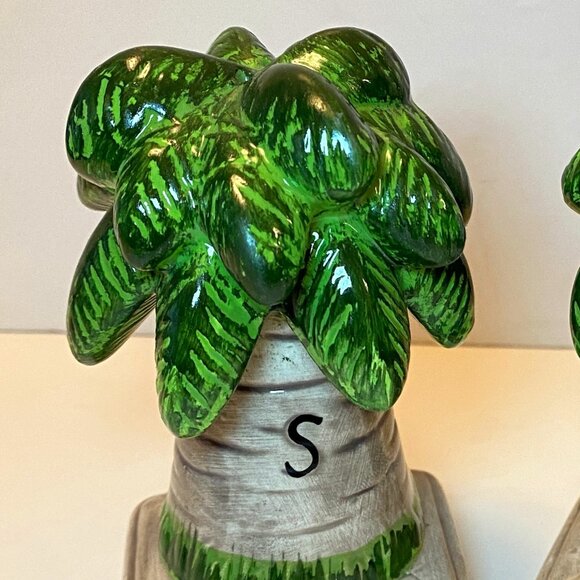 Palm Tree Ceramic Salt and Pepper Shakers Souvenir from Jamaica - Picture 2 of 5